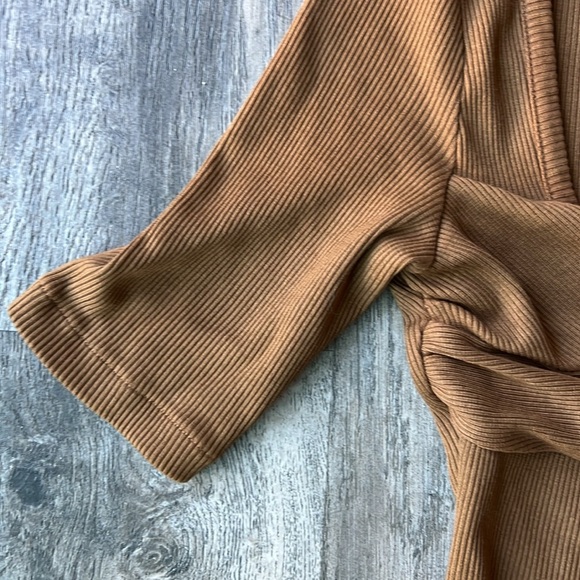 Citizens of Humanity Top Brown Parie Twist Top Size Medium Short Sleeve - Picture 5 of 15